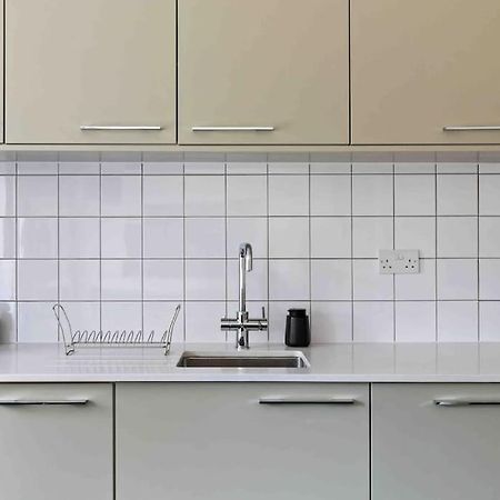 Modern 3 Bed Apartment In Tottenham London Bagian luar foto