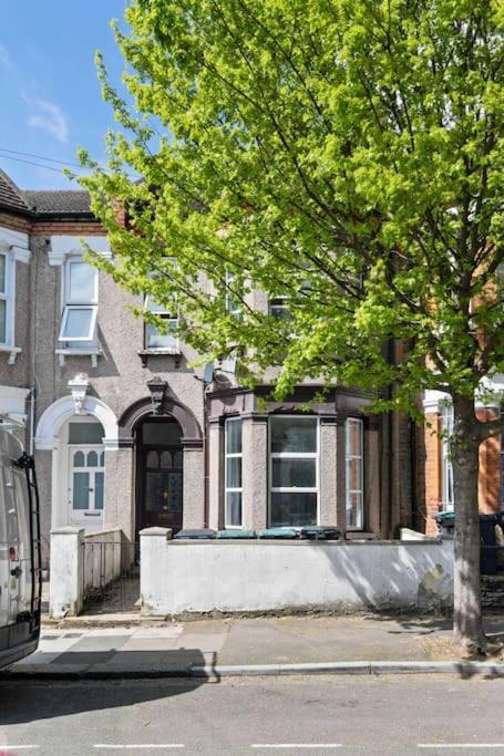 Modern 3 Bed Apartment In Tottenham London Bagian luar foto