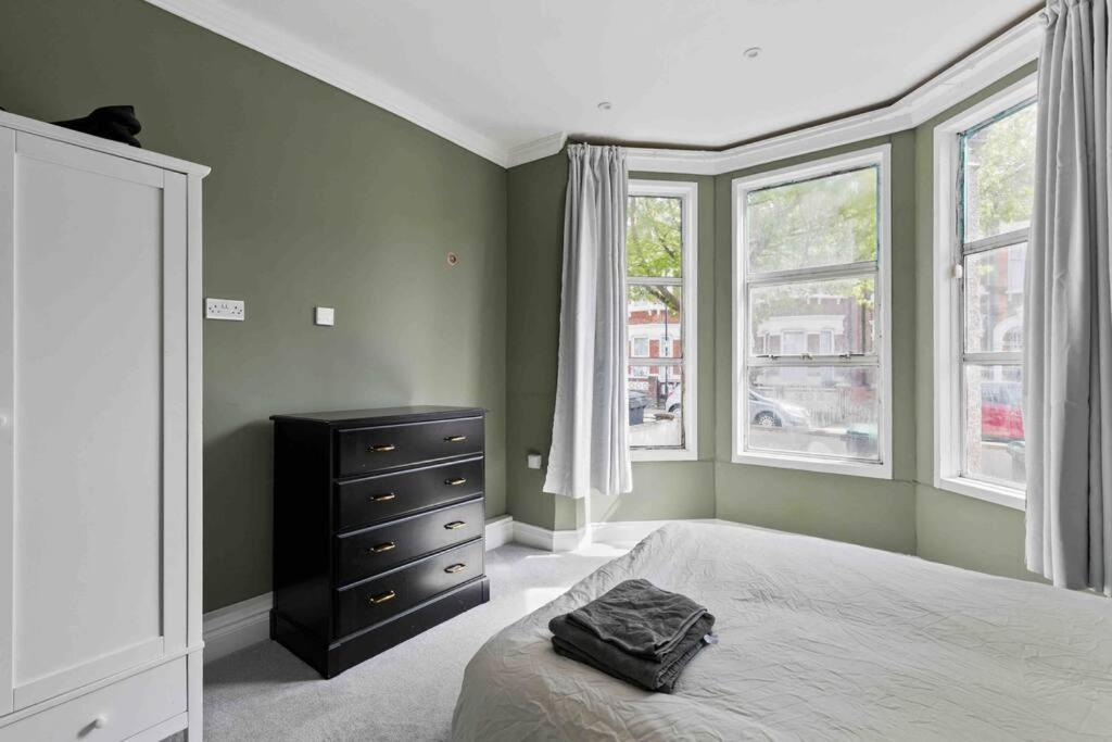 Modern 3 Bed Apartment In Tottenham London Bagian luar foto