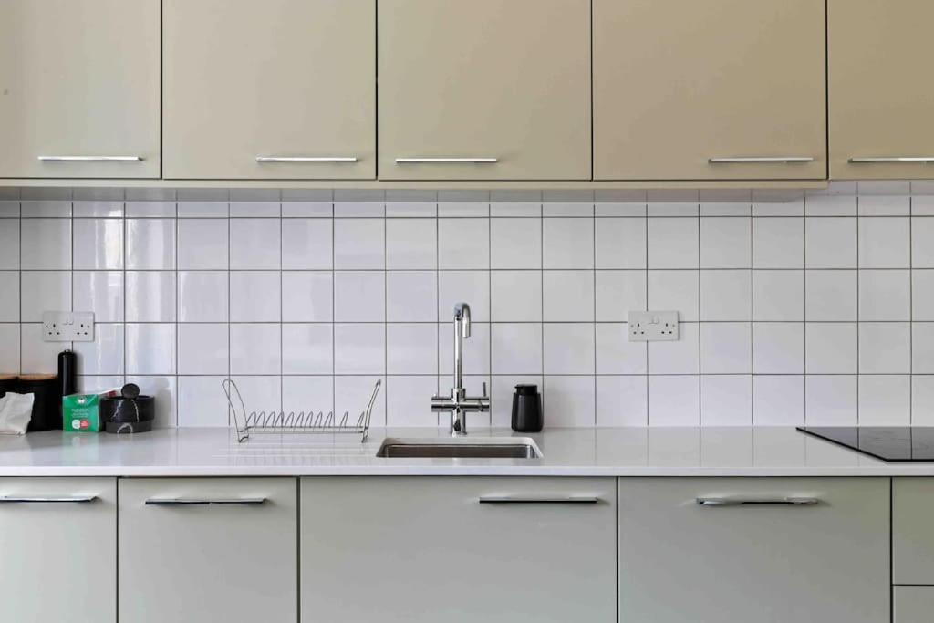 Modern 3 Bed Apartment In Tottenham London Bagian luar foto