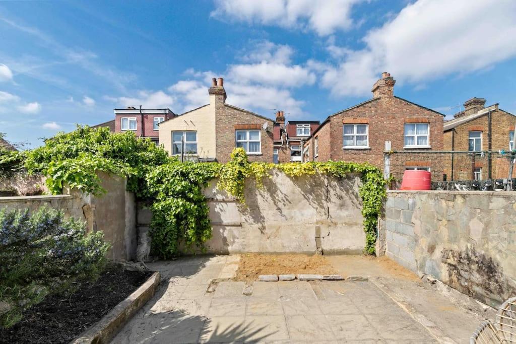 Modern 3 Bed Apartment In Tottenham London Bagian luar foto