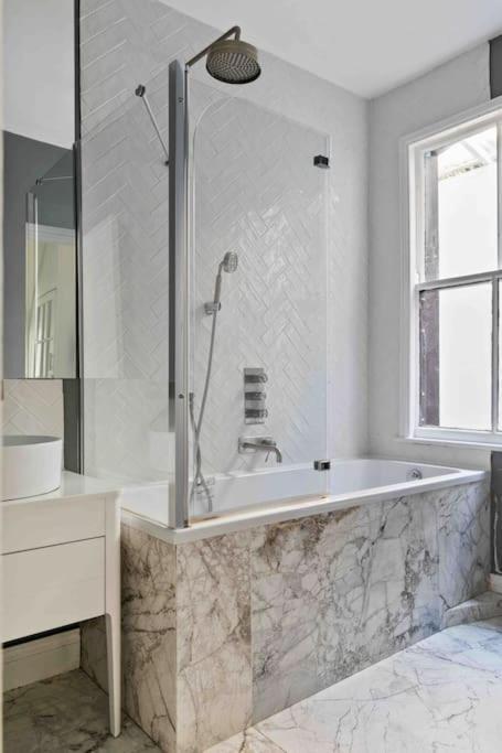 Modern 3 Bed Apartment In Tottenham London Bagian luar foto