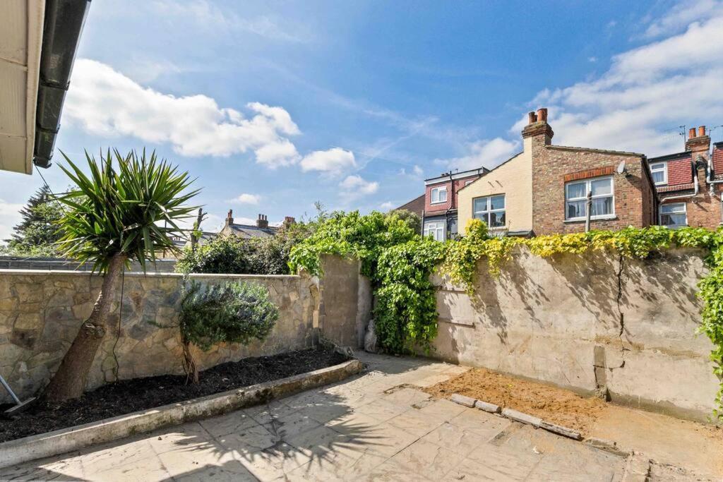 Modern 3 Bed Apartment In Tottenham London Bagian luar foto